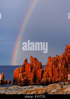 Plage de Rocce Rosse, roches de porphyre rouge, Italie, Sardaigne, Arbatax Banque D'Images