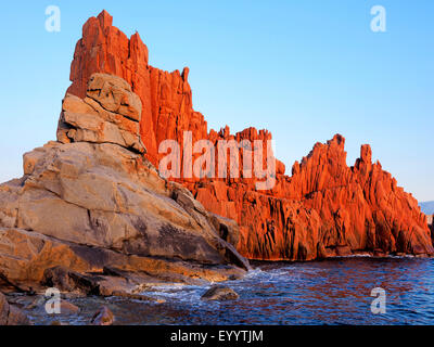 Plage de Rocce Rosse, roches de porphyre rouge, Italie, Sardaigne, Arbatax Banque D'Images