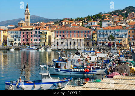 Oneglia village dans le Parc National des Cinque Terre en Ligurie, Italie, Ligurie, Parc National des Cinque Terre, Oneglia Banque D'Images