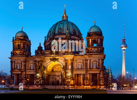 Cathédrale de Berlin dans la soirée, l'Allemagne, Berlin Banque D'Images