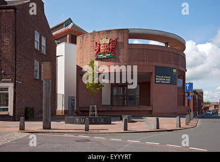 Tullie House Museum and Art Gallery en été Carlisle Cumbria Angleterre Royaume-Uni Grande-Bretagne Banque D'Images