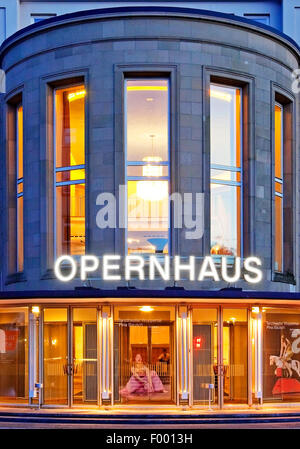 L'Opéra de Wuppertal Barmen en bleu à l'heure, l'Allemagne, en Rhénanie du Nord-Westphalie, région du Bergisches Land, à Wuppertal Banque D'Images