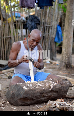 Auf Sakalava Nosy Be sculpte poignée pour une machette, Madagascar, Nosy Be, Lokobe Reserva Banque D'Images