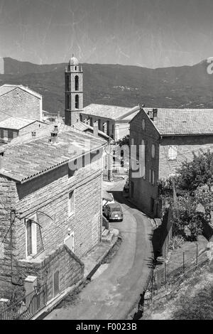 Petit village corse paysage. Sollacaro, Corse, France. Vintage photo stylisée avec effet de texture papier ancien Banque D'Images