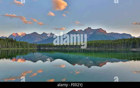 Herbert, l'humeur du soir après le coucher du soleil, le Canada, l'Alberta, parc national de Banff Banque D'Images