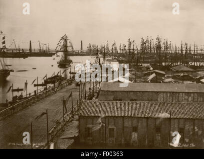 Port Said, Egypte - 1869 - Prise de 10 ans pour construire le canal de Suez, a été conçu par le français Ferdinand de Lesseps, qui devint le président du Canal Maritime de Suez (Compagnie du Canal de Suez). La partie officielle a duré 10 jours. Un compte par Thos. H. Reid en 1909 : "La cérémonie d'ouverture a été faite une magnifique fonction internationale. Une maison d'opéra a été bâti au Caire pour un coût de 60 000 livres sterling. Verdi, le compositeur, a écrit l'opéra égyptien "Aida" pour l'occasion, et pas de la composition est plus populaire au cours de la saison du Caire aujourd'hui. Banque D'Images