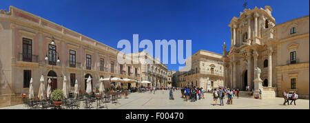 Palazzo Beneventano del Bosco, Piazza Duomo et de la cathédrale Santa Maria delle Colonne, Italie, Sicile, Syracuse Banque D'Images