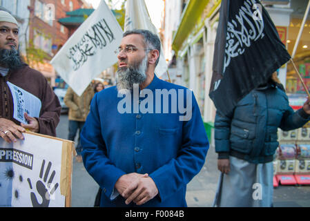 22 novembre 2013 - Radical prédicateur Anjem Choudary UK est l'un des deux hommes qui a été accusé d'avoir sollicité un soutien pour l'État islamique militants, Scotland Yard dit.Il est accusé d'avoir sollicité un soutien ''' pour de soi-disant Etat islamique (EST) entre le 29 juin 2014 et le 6 mars cette année. © Grant Vélaires/ZUMA/Alamy Fil Live News Banque D'Images