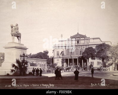 Une PHOTO DE L'OPÉRA DANS LES ANNÉES 1880, où VERDI AIDA OPÉRA ÉCRIT ET JOUÉ À L'OCCASION DE LA CONSTRUCTION DU CANAL DE SUEZ, PEU APRÈS LA CONSTRUCTION, CONSTRUIT POUR L'OCCASION DE L'OUVERTURE DU CANAL DE SUEZ en 1869. Photographie par Lekegian COLLECTION DE BARRY IVERSON. Banque D'Images