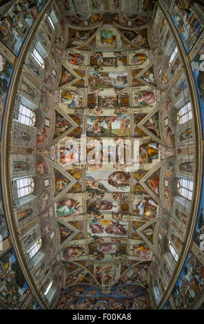 Le plafond de la Chapelle Sixtine, peinte par Michel-Ange tourné avec un objectif fisheye . Musées du Vatican, Vatican, Rome, Italie Banque D'Images