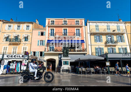 L'Europe. La France. Var. Saint-Tropez. Avant 1900 du mémorial de l'Amiral Pierre André de Suffren et l'Hôtel Sube. Banque D'Images