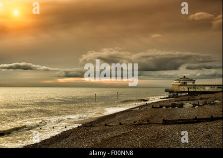 Worthing Beach West Sussex au crépuscule Banque D'Images