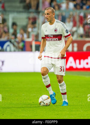 Munich, Allemagne. 4 Août, 2015. L'AC Milan's Luca Antonelli en action au cours de la demi-finale à l'Audi Cup Real Madrid vs Tottenham Hotspur à Munich, Allemagne, 4 août 2015. Photo : MARC MUELLER/dpa/Alamy Live News Banque D'Images