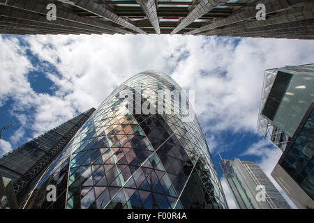 La tour Swiss Re et Leadenhall Building dans la ville de Londres. Banque D'Images