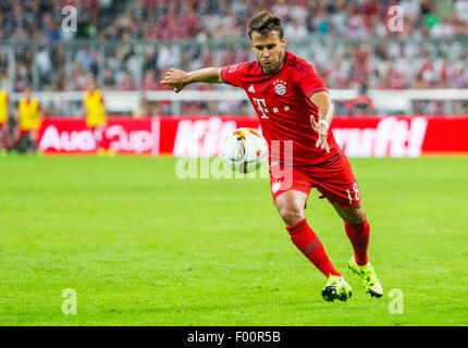 Munich, Allemagne. 4 Août, 2015. FC Bayern Munich's Juan Bernat en action au cours de la demi-finale à l'Audi Cup Real Madrid vs Tottenham Hotspur à Munich, Allemagne, 4 août 2015. Photo : MARC MUELLER/dpa/Alamy Live News Banque D'Images