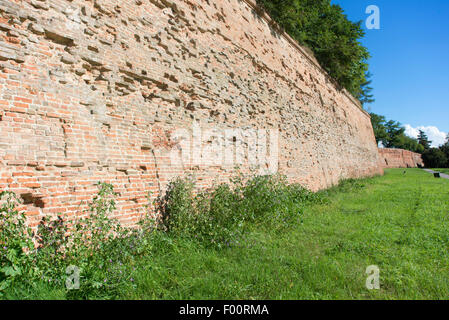 Les murs de la vieille ville, dans la ville médiévale fortifiée de Ferrara en Italie du Nord Banque D'Images