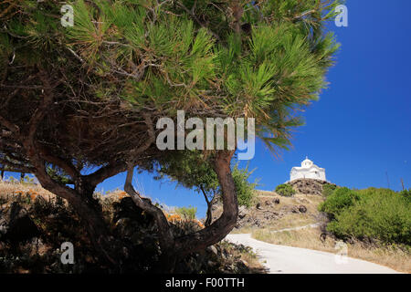 Chapelle d'Agios Nikolaos (Saint Nicolas), patron des marins, sur le sommet d'une colline à Myrinas' ville port. L'île de Lemnos, Grèce Banque D'Images
