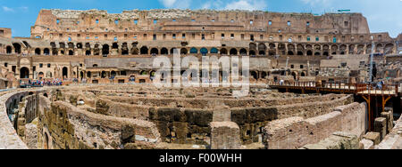 Vue panoramique sur le Colisée, Rome, Italie Banque D'Images