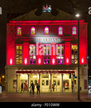 Vue de la nuit de l'Old Vic Theatre de la Coupe, London, England, UK Banque D'Images