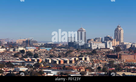 Sandton, Gauteng, Afrique du Sud - Juillet 17, 2015 : Cityscape à nord-ouest en direction de la ville de Sandton (centre financier de l'Afrique Banque D'Images