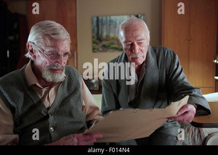 Se souvenir est un film canadien réalisé par Atom Egoyan et Écrit par Benjamin Août. Le film stars Dean Norris et Christopher Plummer. Cette photo est pour un usage éditorial uniquement et est l'auteur de la société film et/ou le photographe attribué par le film ou la société de production et ne peut être reproduite que par des publications dans le cadre de la promotion du film ci-dessus. Un crédit obligatoire pour l'entreprise de film est nécessaire. Le photographe devrait également être portés lorsqu'il est connu. Banque D'Images