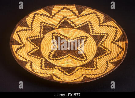 Western Apache Indian basket, Museum of Northern Arizona, Flagstaff, Arizona Banque D'Images