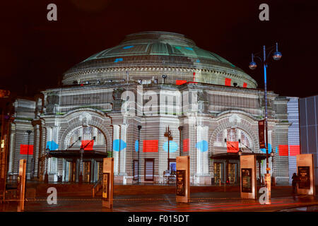 Édimbourg. Uk. 6 août. L'inauguration du Festival International d'Édimbourg en 2015. Vendredi 7 août Edinburgh International Festival ouvert avec un événement extérieur gratuit célébrant le 50e anniversaire de l'Edinburgh Festival Chorus, à l'extérieur de l'Usher Hall l'Harmonium est un énorme projet de son et lumière spectaculaire, créé par 59 Productions. Photocall. Pako Mera/Alamy live News Banque D'Images