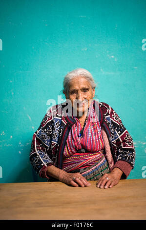 Une femme indigène maya à San Jorge La Laguna, Solola, Guatemala. Banque D'Images