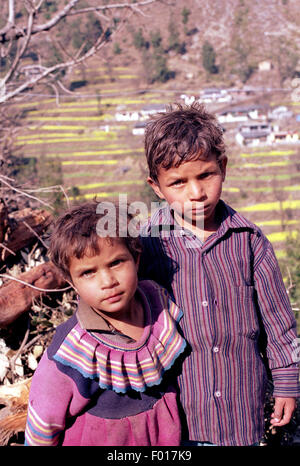 Les enfants indiens dans la région de Mcleod Ganj inde brian mcguire Banque D'Images