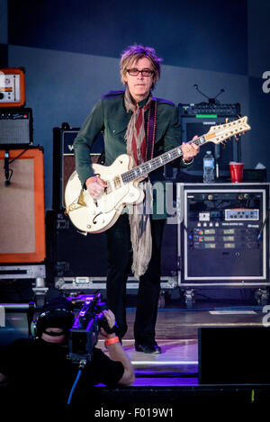 Toronto, Ontario, Canada. 5 Août, 2015. Groupe de rock américain Cheap Trick effectué à l'Amphithéâtre Molson Canadian, à Toronto. Membres du groupe : RICK NIELSEN, TOM PETERSSON, ROBIN ZANDER, BUN E. CARLOS, Crédit : Igor DAXX NIELSEN/Vidyashev ZUMA Wire/Alamy Live News Banque D'Images