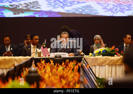 Kuala Lumpur, Malaisie. 6e août, 2015. Le Ministre des affaires étrangères de la Malaisie Anifah Aman (C/) assiste à la sommet de l'Asie des ministres des affaires étrangères tenue à Kuala Lumpur, Malaisie, le 6 août 2015. © Chong Chung Voon/Xinhua/Alamy Live News Banque D'Images