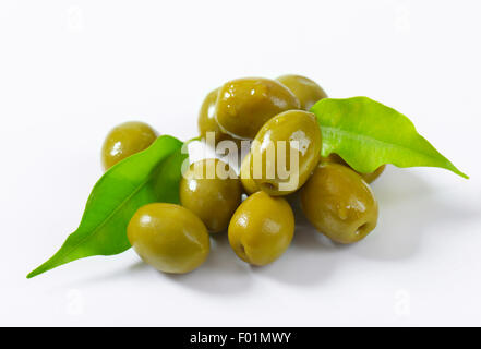 Unpitted saumure olives vertes Banque D'Images