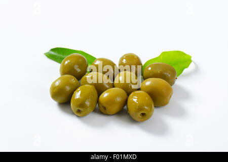 Unpitted saumure olives vertes Banque D'Images