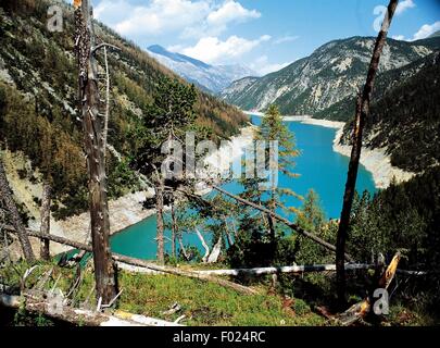 Le lac de Livigno, Valle del Gallo, Parc National du Stelvio, Lombardie, Italie. Banque D'Images