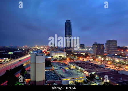 Skyline at night de Houston, Texas, États-Unis Banque D'Images