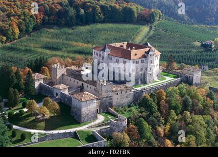 Vue aérienne de Cles dans le Val di Non - Province de Trento, Région du Trentin-Haut-Adige, Italie Banque D'Images