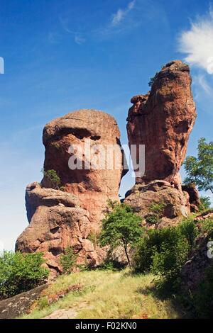 Belogradchik rocks, formations de roches calcaires et de grès façonnées par l'érosion, incorporés dans les murs de la forteresse de Belogradchik Ottoman ou Kaleto (14ème-19ème siècle), il a été déclaré monument naturel en 1949, en Bulgarie. Banque D'Images