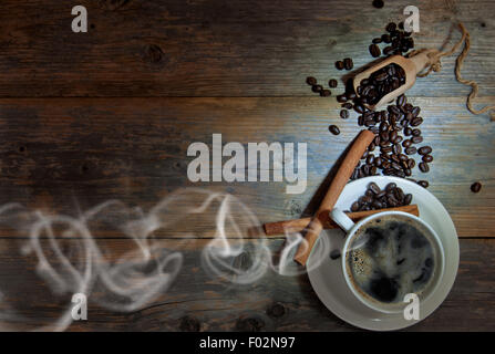 Dans une tasse de café chaud sur le dessus d'un background with copy space Banque D'Images