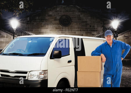 Composite image of delivery man leaning on pile de boîtes de carton Banque D'Images