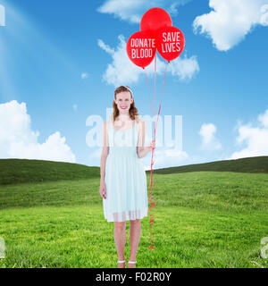 Libre de hipster woman holding balloons Banque D'Images