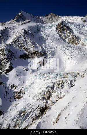 Le Nadelhorn (4327 m) et le glacier, Saas Fee, Canton du Valais, Suisse. Banque D'Images