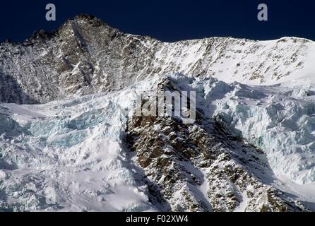 Le Nadelhorn (4327 m) et le glacier, Saas Fee, Canton du Valais, Suisse. Banque D'Images