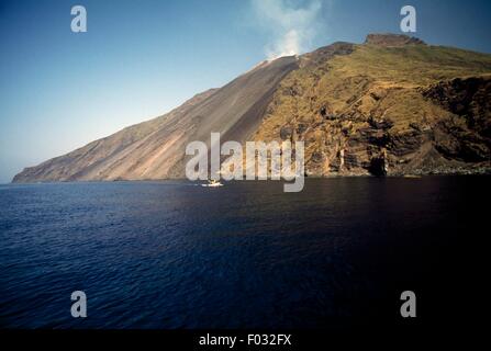 Le ruisseau de la Sciara del Fuoco (incendie), Stromboli, Iles Eoliennes (Liste du patrimoine mondial de l'UNESCO, 2000), Sicile, Italie. Banque D'Images