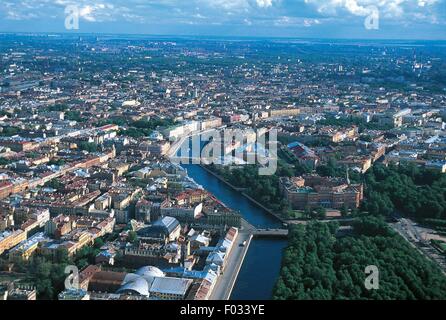 Vue aérienne de Saint Petersbourg avec Neva et ingénieurs ou château Mikhaïlovski - Saint-Pétersbourg centre historique (Liste du patrimoine mondial de l'UNESCO, 1990), Russie Banque D'Images