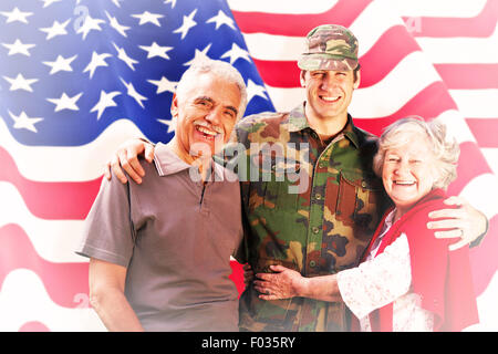 Image composite de solider réunis avec les parents Banque D'Images