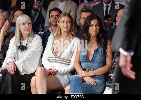 Sydney, Australie. 5 Août, 2015. Donna DVD (à gauche), la direction du groupe de marchandise se trouve à l'avant avec le mannequin vedette Gigi Hadid et Léa McCarthy. Credit : MediaServicesAP/Alamy Live News Banque D'Images