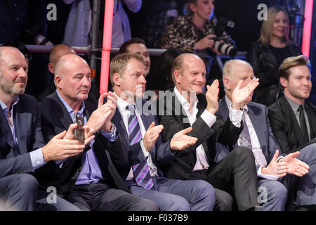 Sydney, Australie. 5 Août, 2015. Chefs d'entreprise (L-R), David Goodchild (Bauer), Ian Moir (Woolworths Holdings Ltd), Peter Tonagh (Newscorp), Iain Nairn (David Jones), Julian Clarke Newscorp (Australie) et Nick Smith (éditeur NewsCorp). Credit : MediaServicesAP/Alamy Live News Banque D'Images