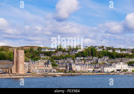 Vue sur mer bord de mer pour les bâtiments et la cathédrale Saint-colomba Eglise catholique en Oban Argyll et Bute Ecosse UK Banque D'Images