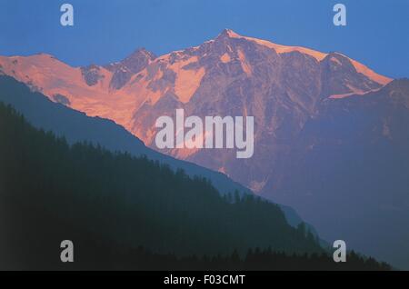 Italie - Piémont - Alpes Pennines - aube sur le Mont Rose vu de Macugnaga