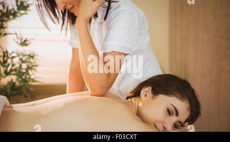 Young woman getting a massage Banque D'Images